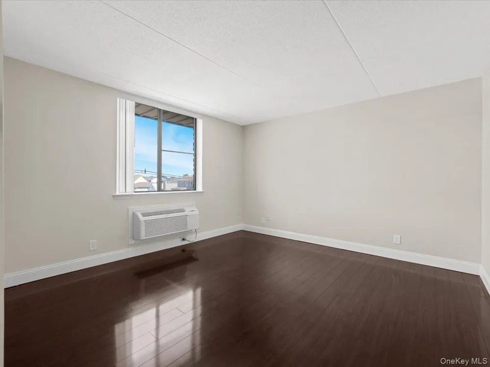 31 Casino Street #3J Freeport, NY 11520