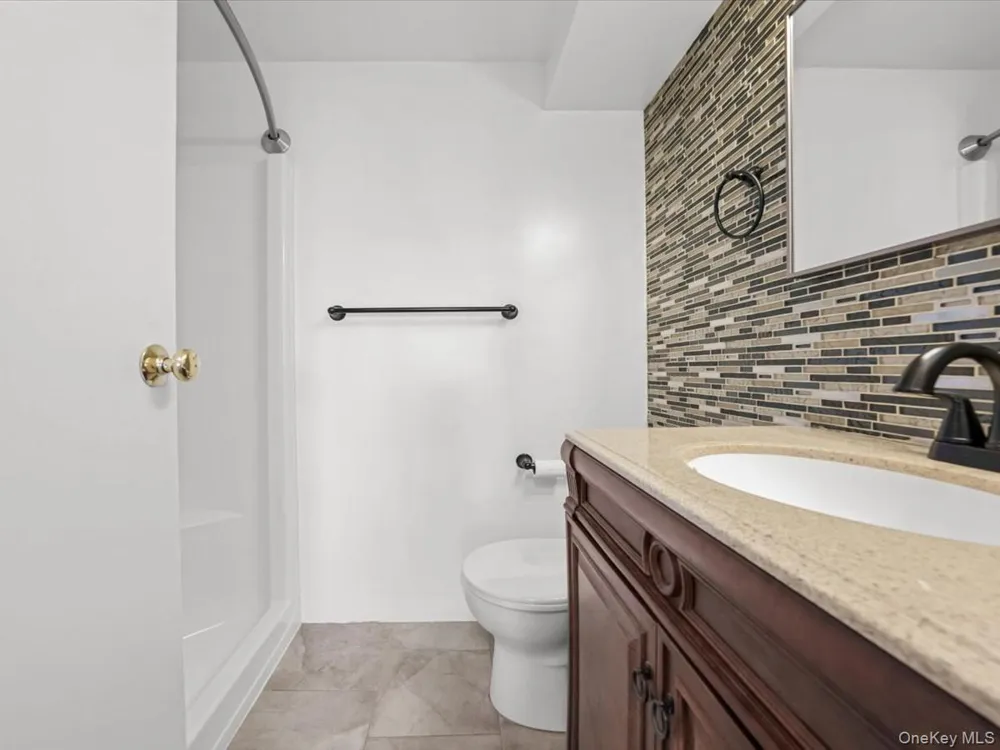 31 Casino Street #3J Freeport, NY 11520