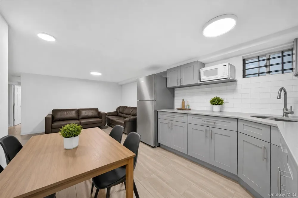 10238 85th Road Richmond Hill, NY 11418