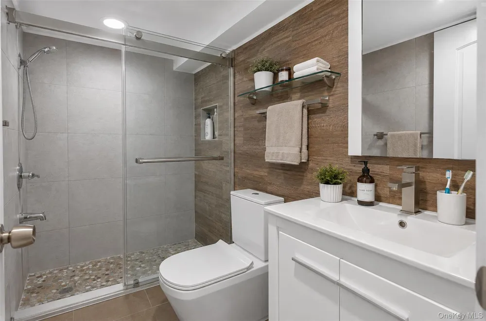 10238 85th Road Richmond Hill, NY 11418