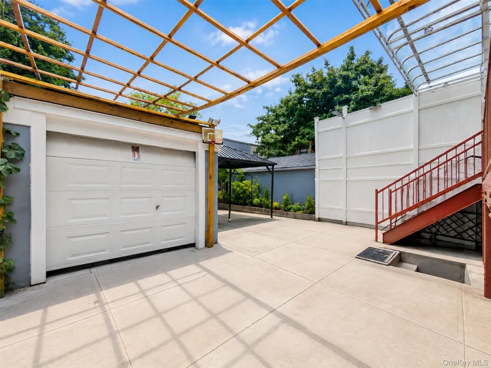 10238 85th Road Richmond Hill, NY 11418