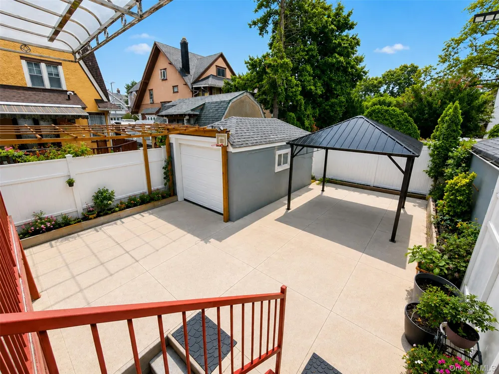10238 85th Road Richmond Hill, NY 11418