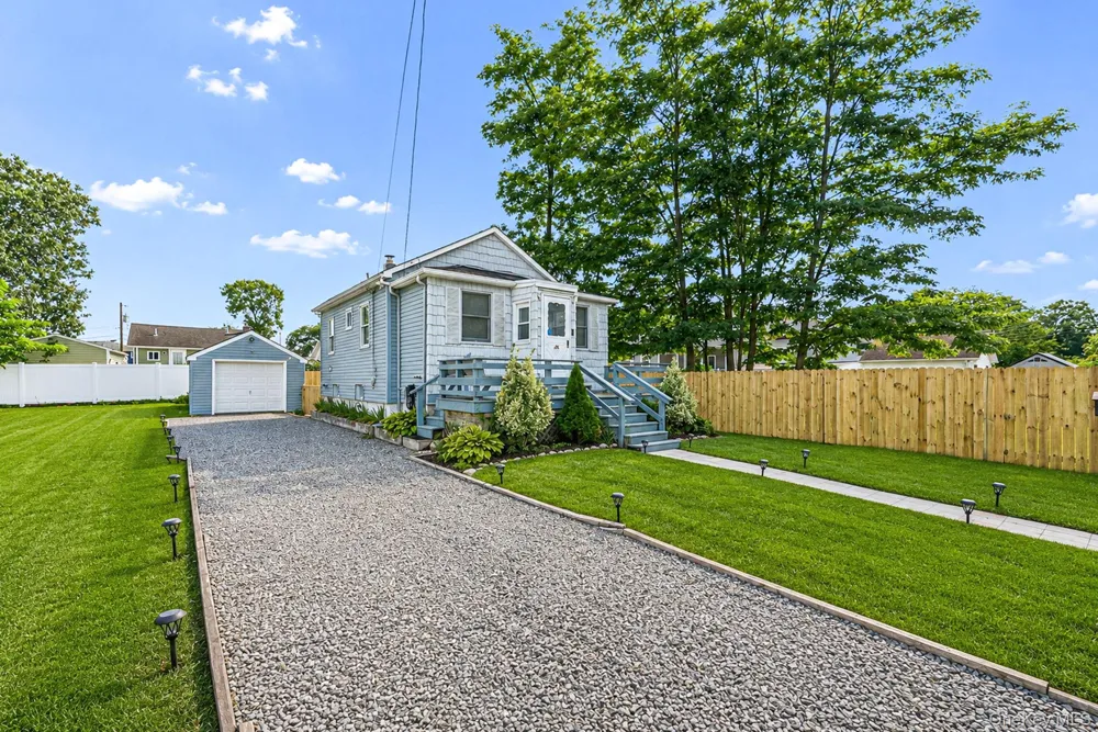 16 Elwin Place Copiague, NY 11726