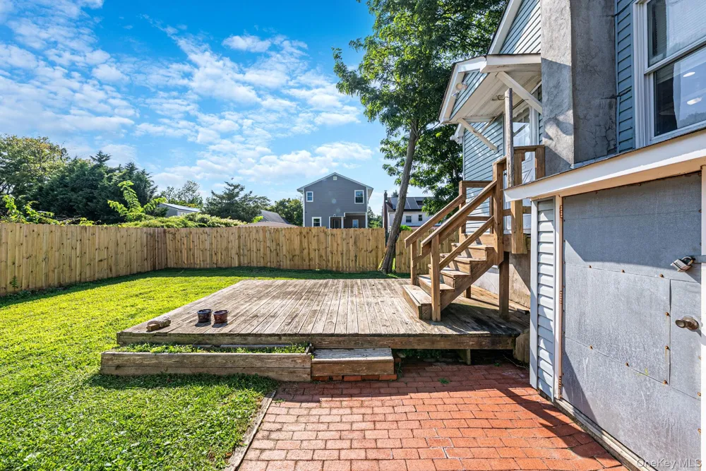 16 Elwin Place Copiague, NY 11726