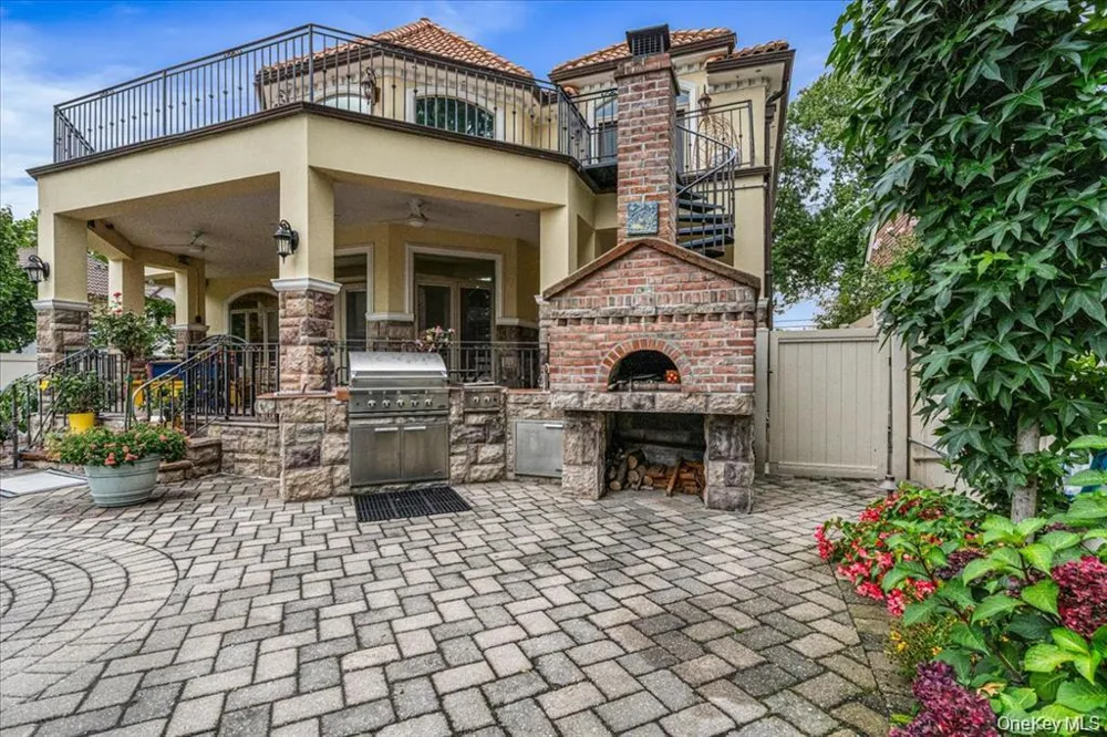 318 147th Place Whitestone, NY 11357