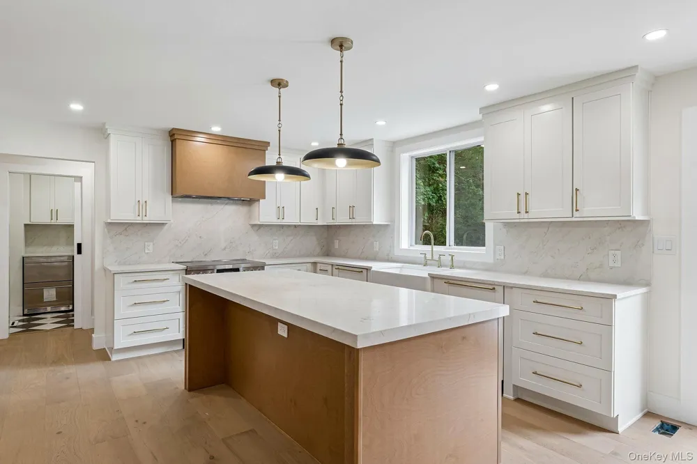 8 Hidden Path Quogue, NY 11959