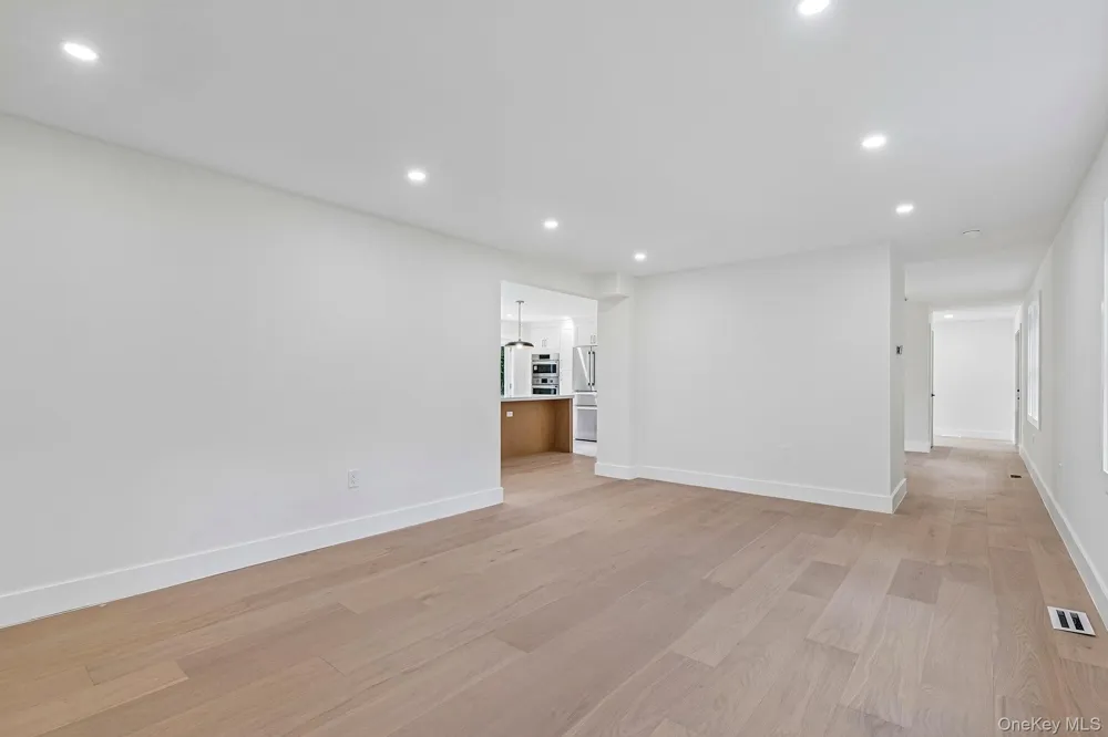8 Hidden Path Quogue, NY 11959