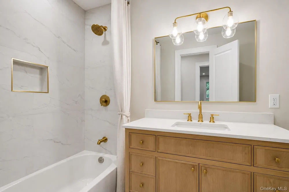 8 Hidden Path Quogue, NY 11959