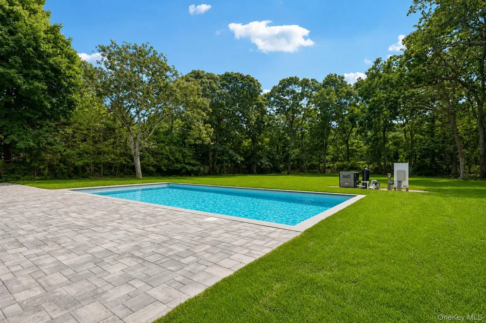 8 Hidden Path Quogue, NY 11959