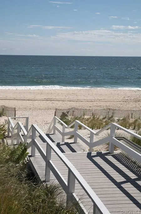8 Hidden Path Quogue, NY 11959