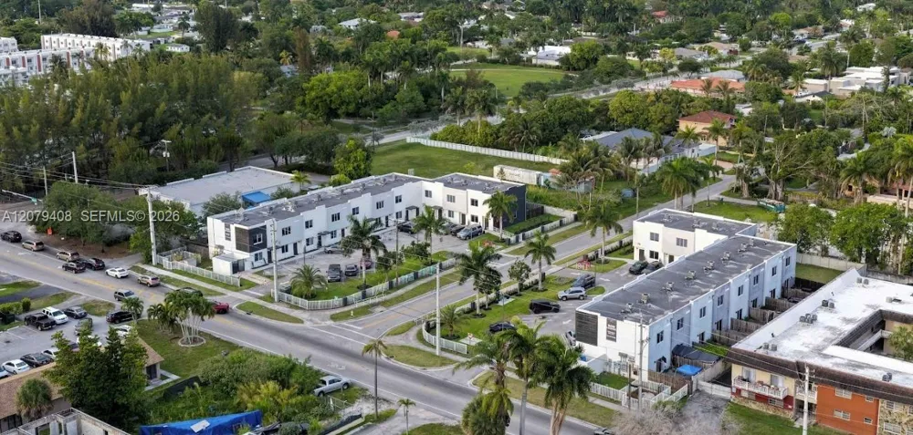 171 NW 158th St #10 Miami, FL 33169