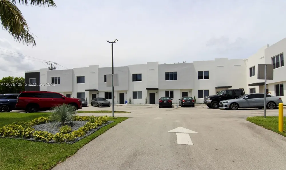 171 NW 158th St #10 Miami, FL 33169