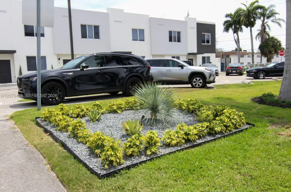 171 NW 158th St #10 Miami, FL 33169