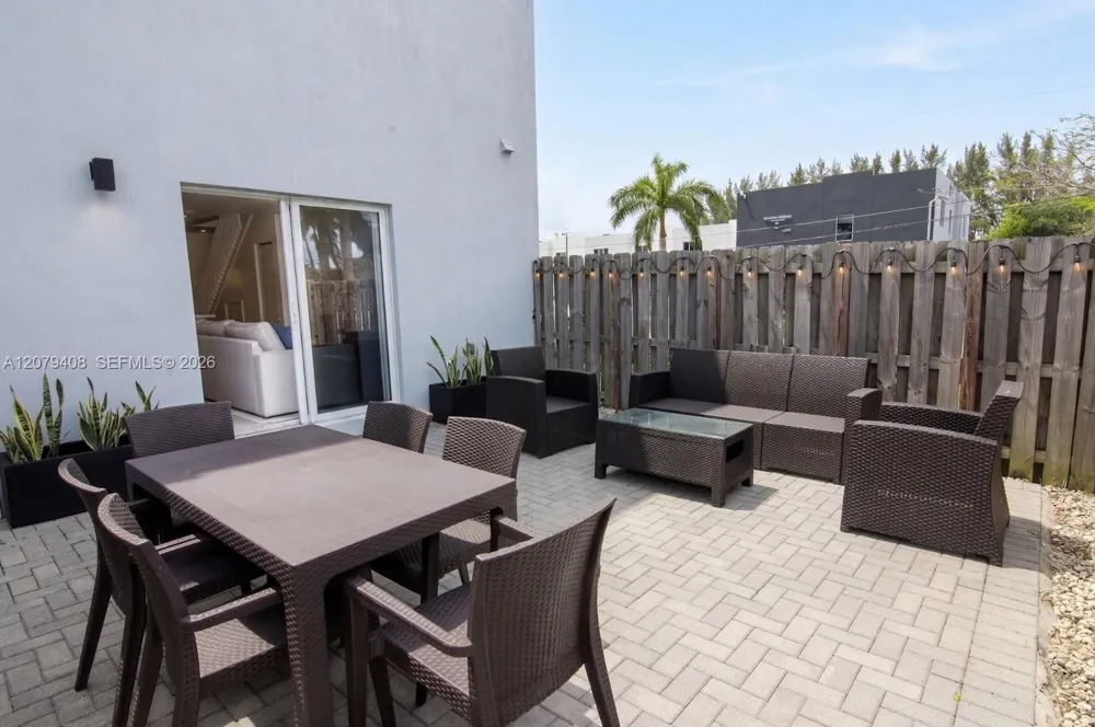 171 NW 158th St #10 Miami, FL 33169
