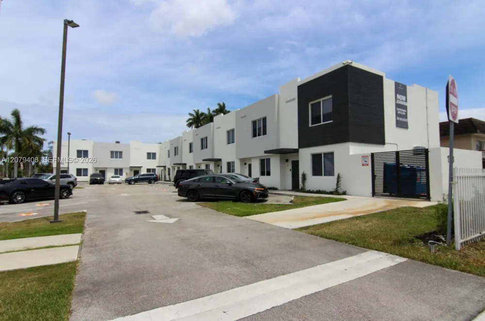 171 NW 158th St #10 Miami, FL 33169