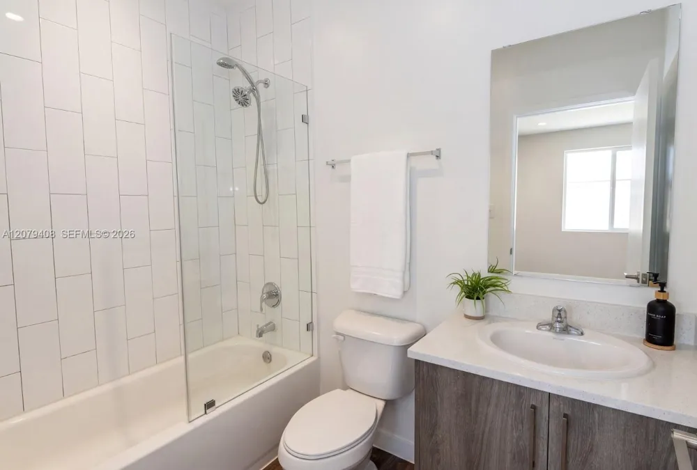 171 NW 158th St #10 Miami, FL 33169
