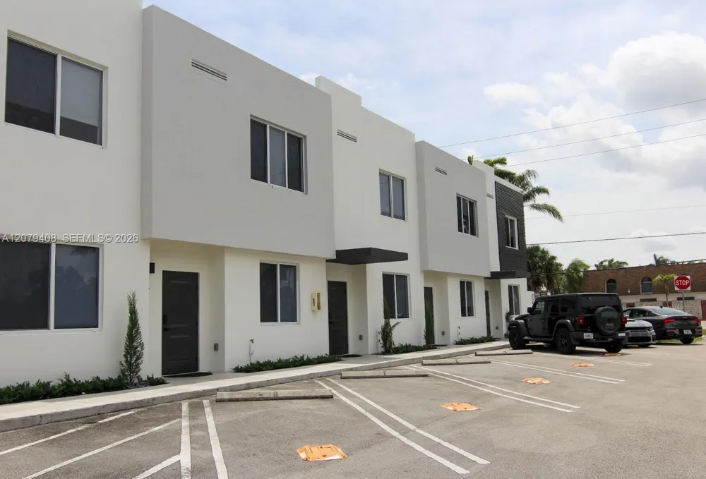 171 NW 158th St #10 Miami, FL 33169