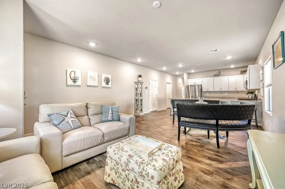4352 Meadow Glade Avenue North Las Vegas, NV 89084