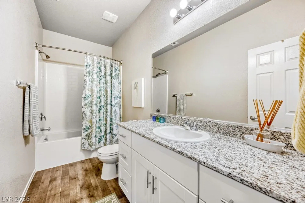 4352 Meadow Glade Avenue North Las Vegas, NV 89084