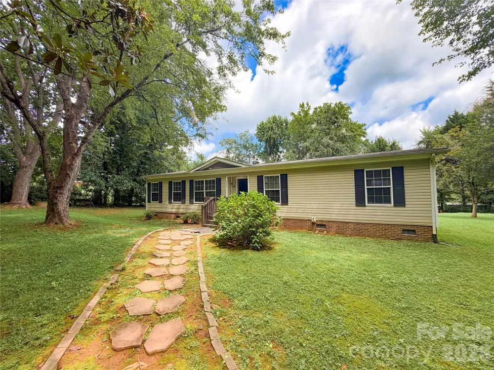 3556 Oakwood Avenue Claremont, NC 28610