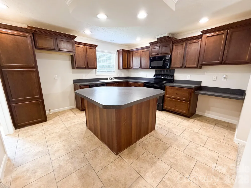3556 Oakwood Avenue Claremont, NC 28610