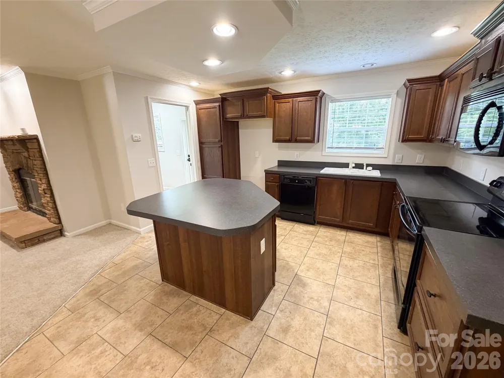 3556 Oakwood Avenue Claremont, NC 28610