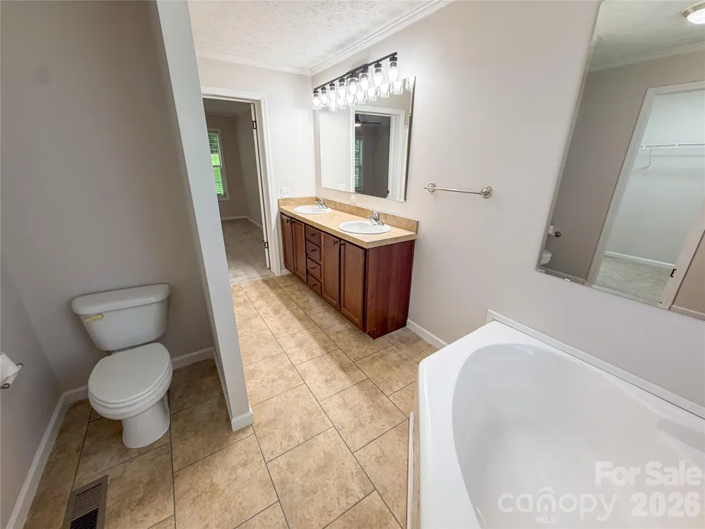 3556 Oakwood Avenue Claremont, NC 28610