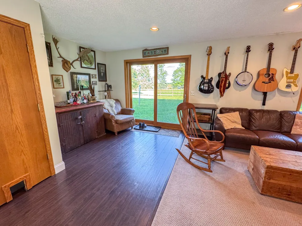 1656 Mark Court Shakopee, MN 55379