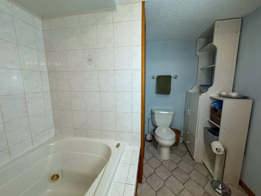 1656 Mark Court Shakopee, MN 55379