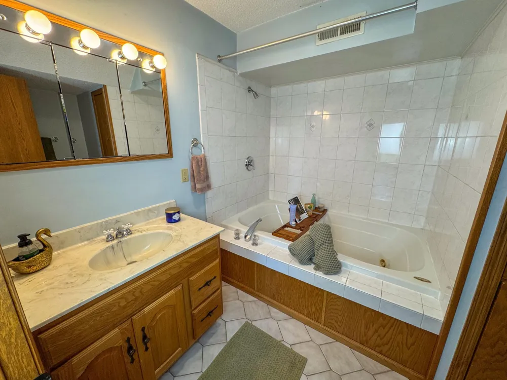 1656 Mark Court Shakopee, MN 55379