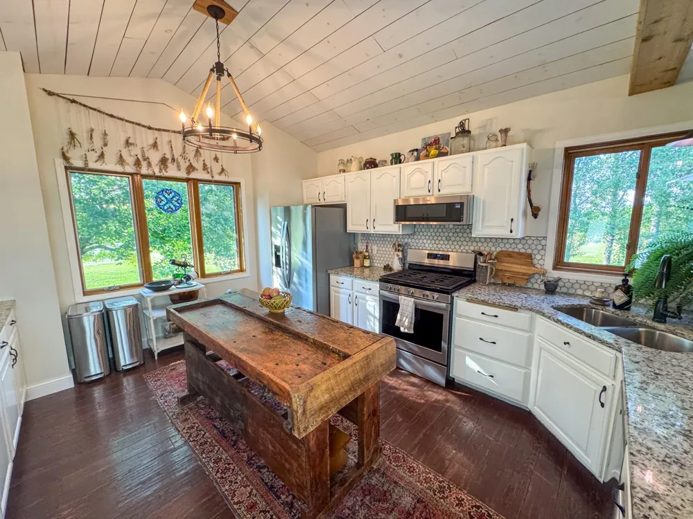 1656 Mark Court Shakopee, MN 55379