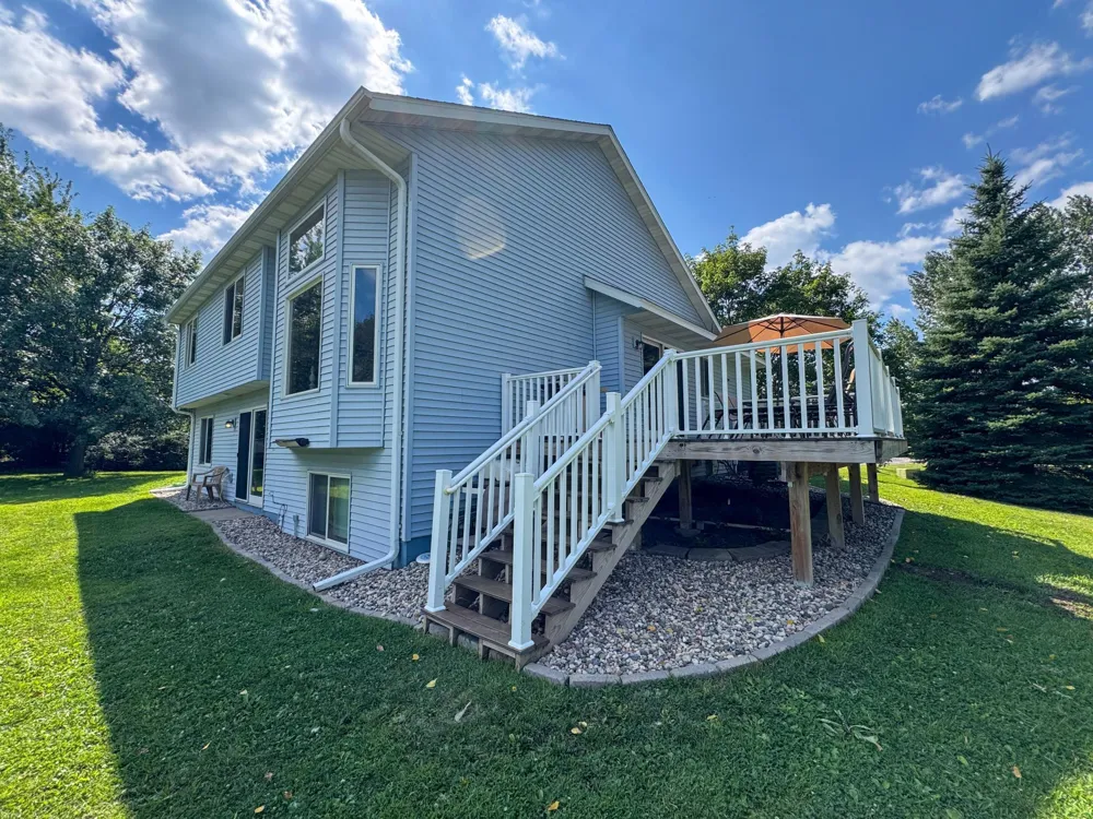 1656 Mark Court Shakopee, MN 55379