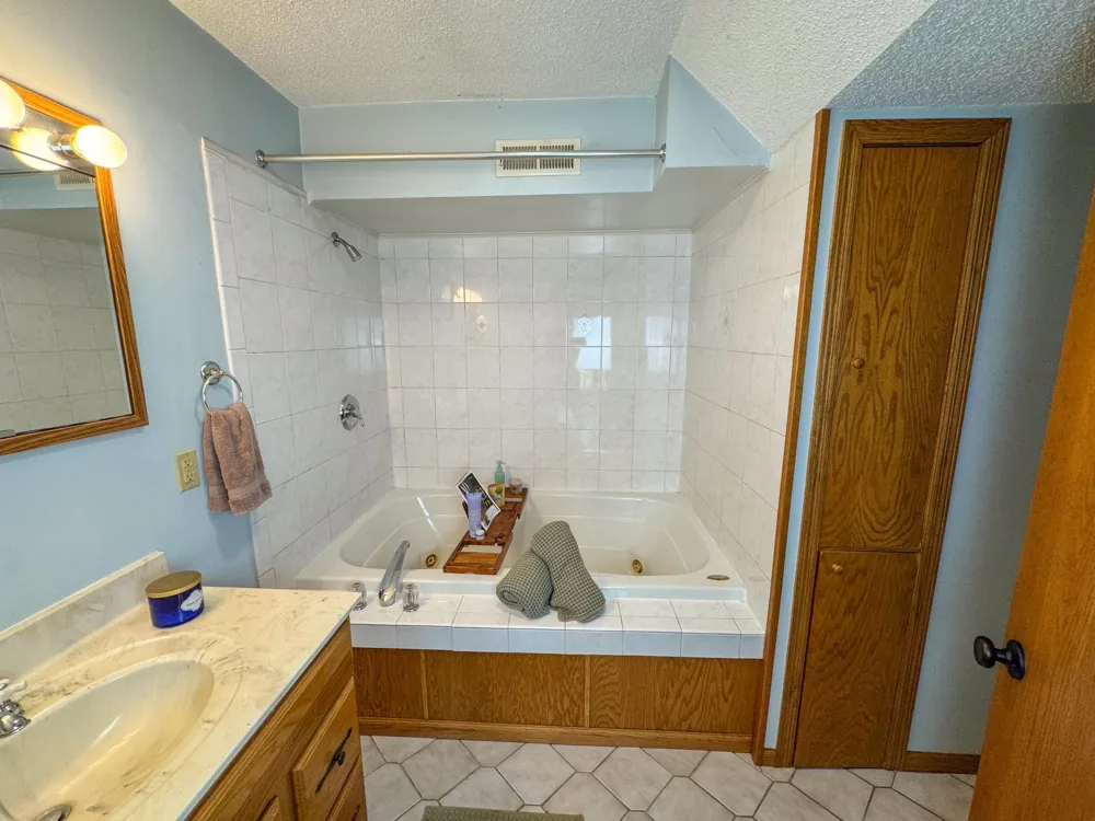 1656 Mark Court Shakopee, MN 55379