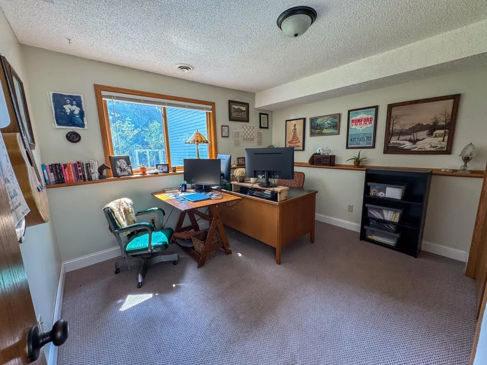 1656 Mark Court Shakopee, MN 55379