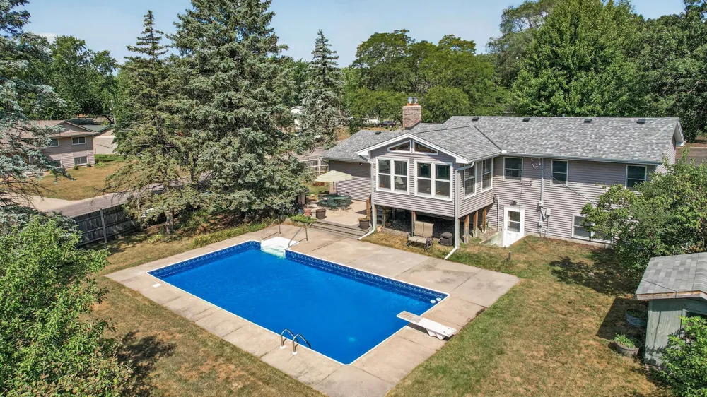10657 Verdin Street NW Coon Rapids, MN 55433