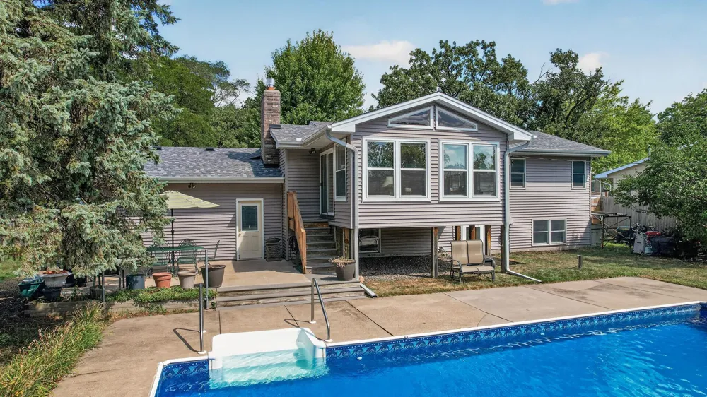 10657 Verdin Street NW Coon Rapids, MN 55433