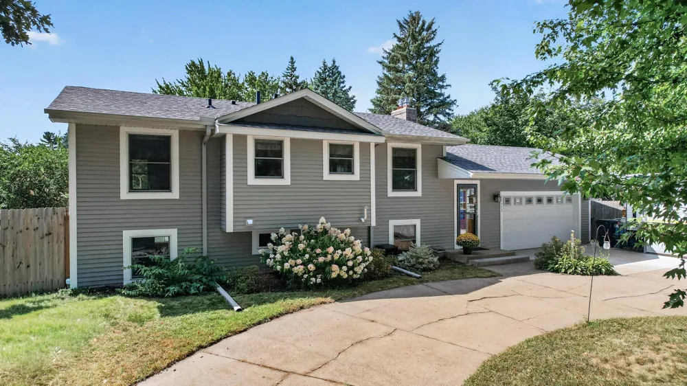 10657 Verdin Street NW Coon Rapids, MN 55433