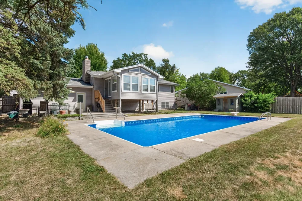10657 Verdin Street NW Coon Rapids, MN 55433