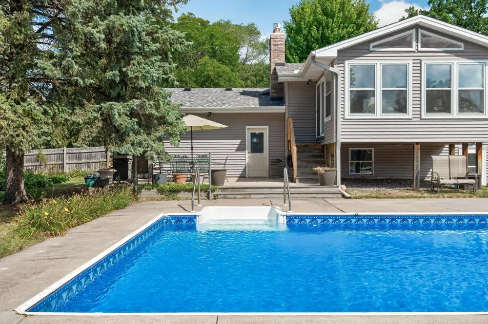 10657 Verdin Street NW Coon Rapids, MN 55433
