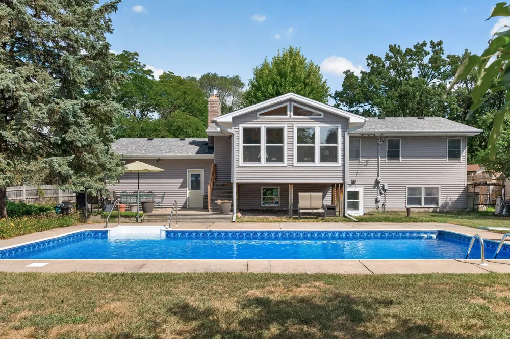 10657 Verdin Street NW Coon Rapids, MN 55433