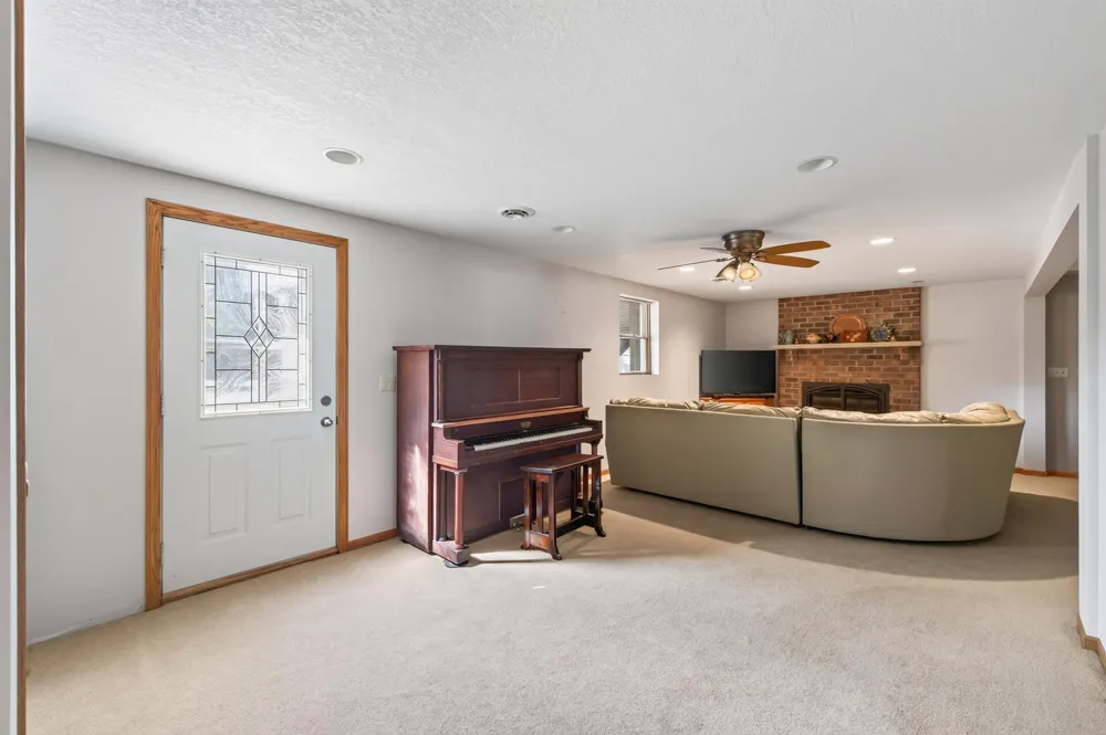 10657 Verdin Street NW Coon Rapids, MN 55433