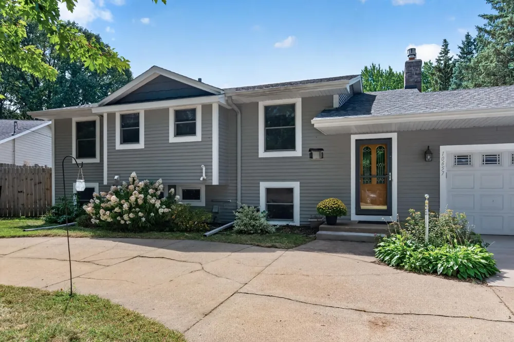 10657 Verdin Street NW Coon Rapids, MN 55433