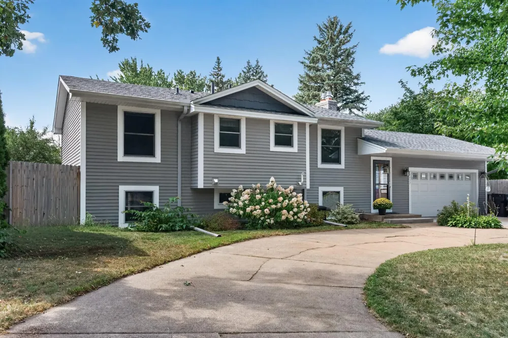10657 Verdin Street NW Coon Rapids, MN 55433