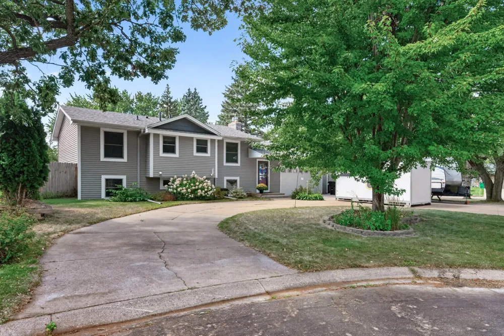10657 Verdin Street NW Coon Rapids, MN 55433