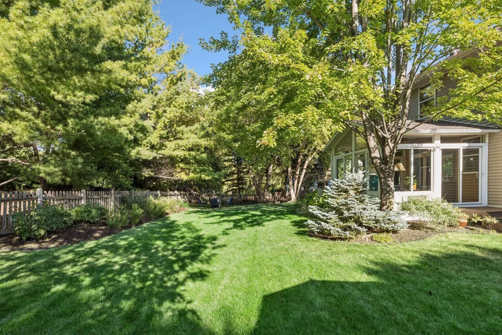 9025 Sunnyvale Drive Chanhassen, MN 55317