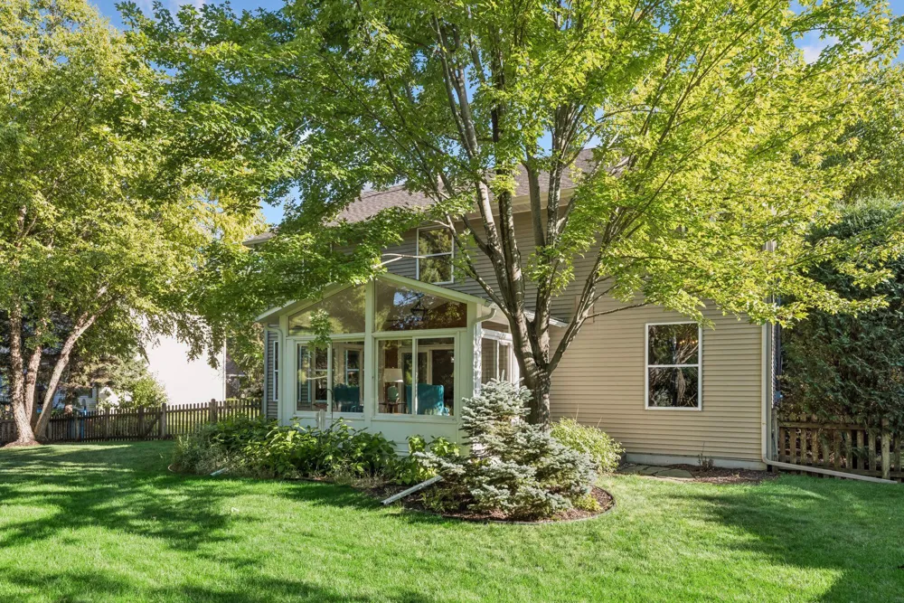 9025 Sunnyvale Drive Chanhassen, MN 55317