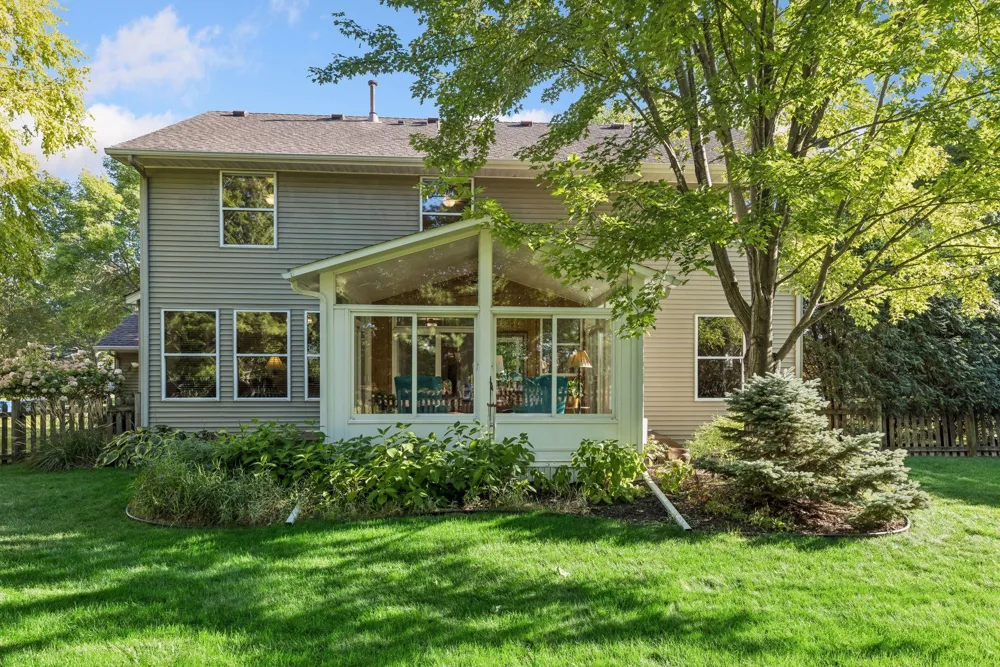 9025 Sunnyvale Drive Chanhassen, MN 55317
