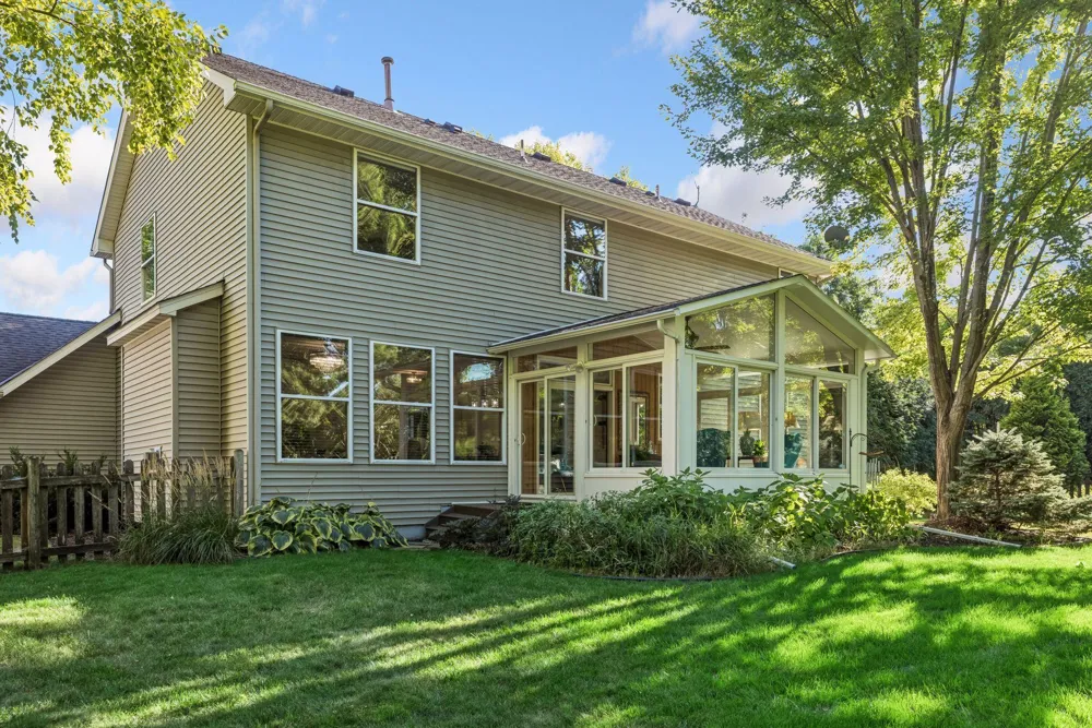 9025 Sunnyvale Drive Chanhassen, MN 55317
