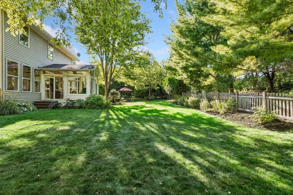 9025 Sunnyvale Drive Chanhassen, MN 55317