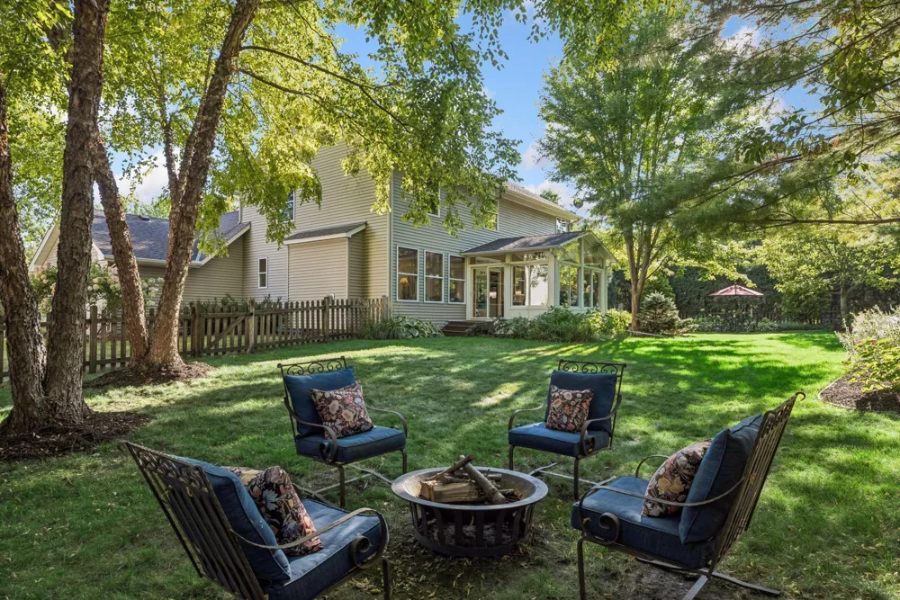 9025 Sunnyvale Drive Chanhassen, MN 55317